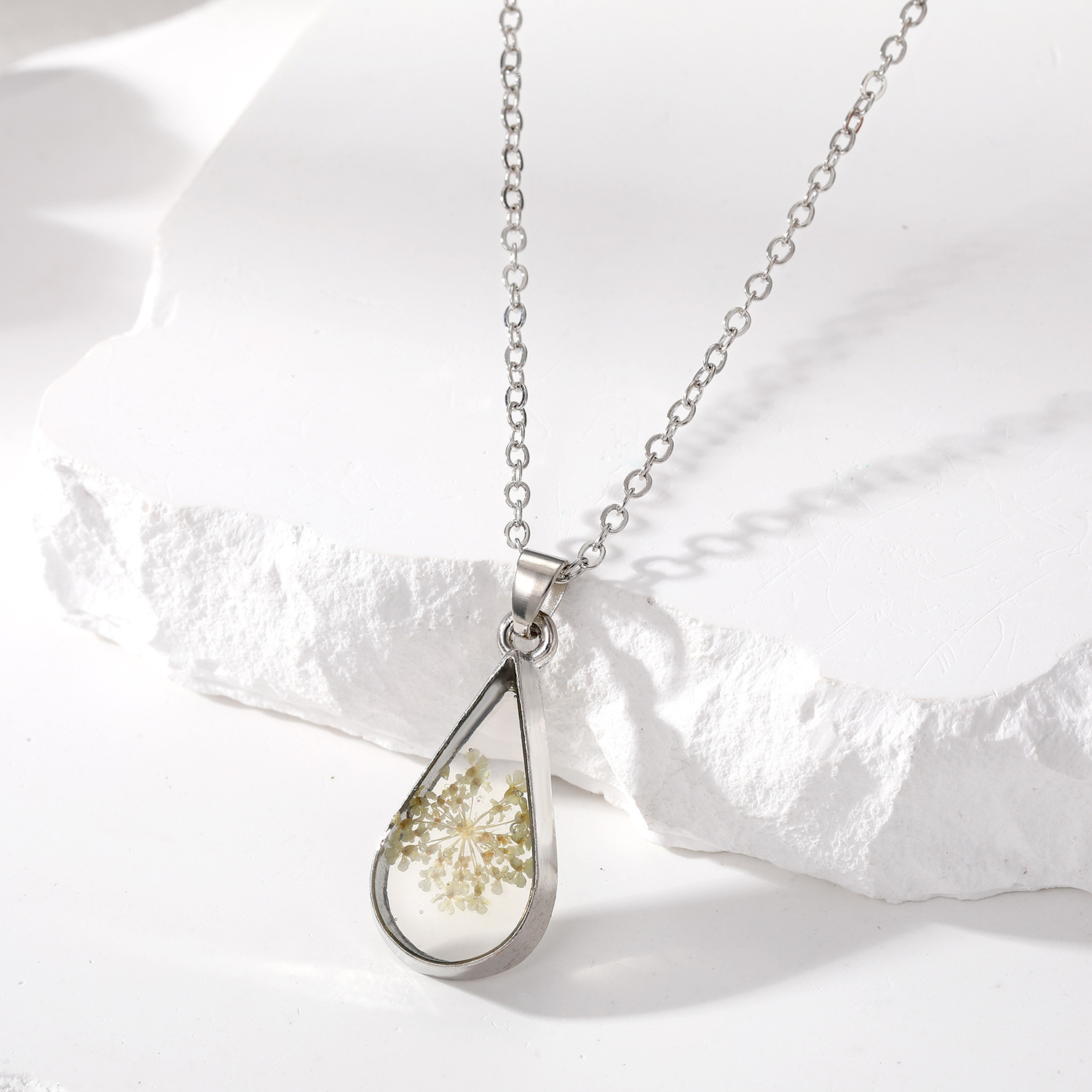 Original European And American-style Waterdrop-Shaped Dried Flower Babys Breath Bouquet Necklace And Earrings