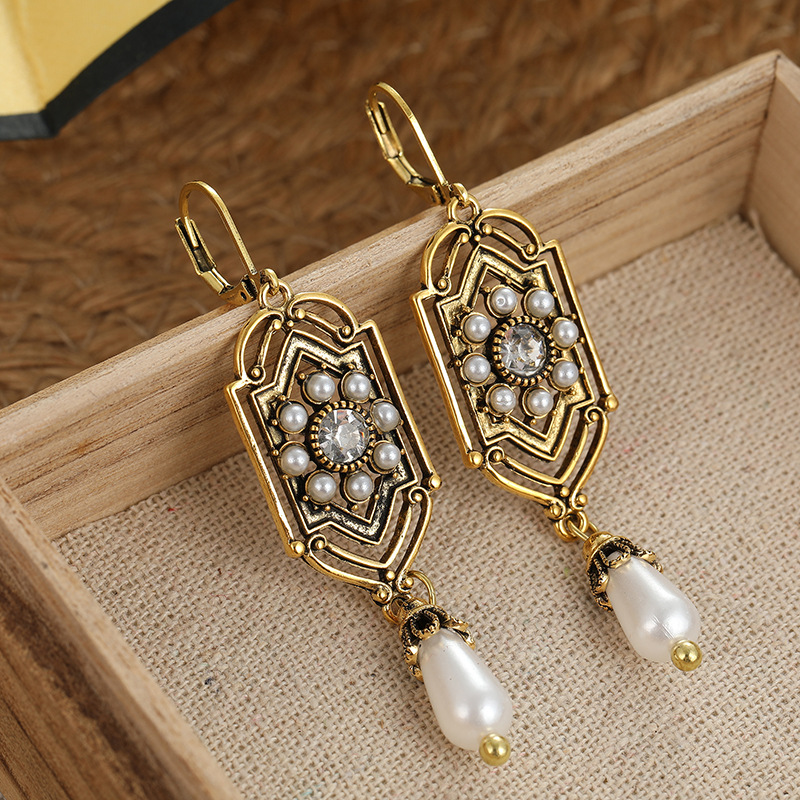 Popular Retro Fashion Creative Women's Earrings
