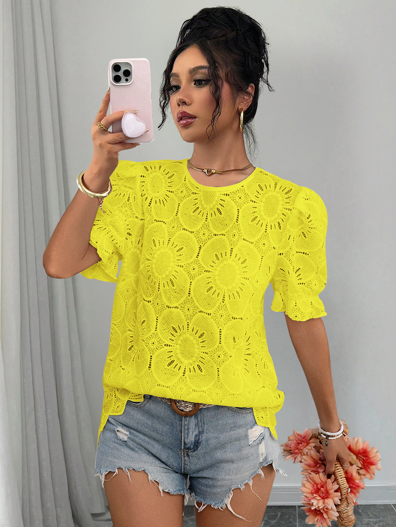 Women's puff-sleeve lace shirt – back view and fabric detail