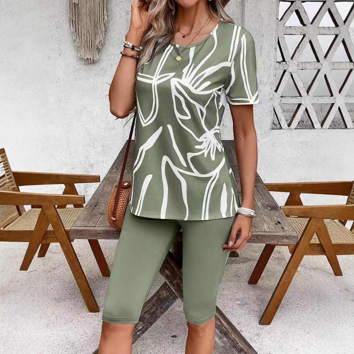 Womens Casual Sporty Two-piece Set Featuring A Crew-neck Top And Shorts