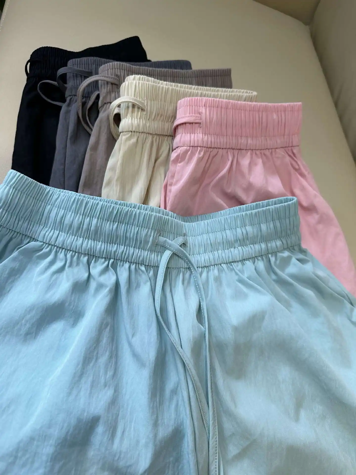 Ice-silk Quick-drying Textured Loose Casual Pleated Shorts