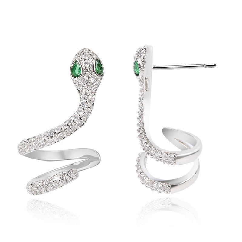 Sleek Serpentine Ear Bone Clip With A Sophisticated High-end Vibe