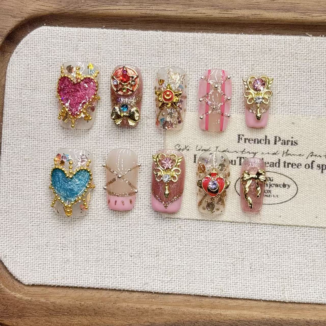 Sailor Moon Colorful Heart Boutique Handmade Nail Art — foto 2