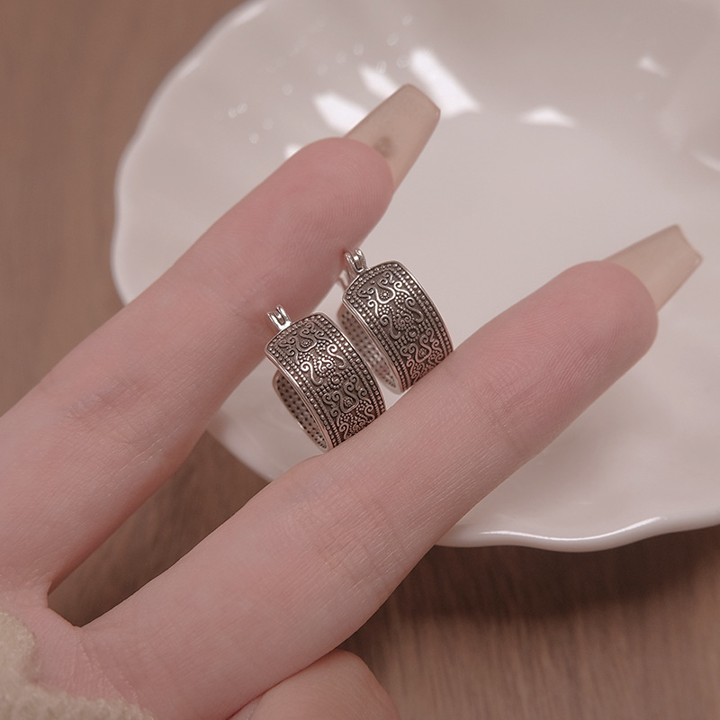 Retro Ethnic Style High-End Tang Grass Pattern Simple Ear Clips