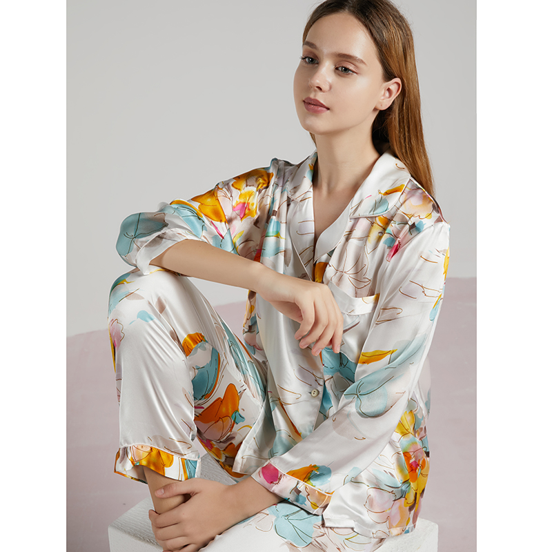 Spring And Summer Women's Silk Pajamas Suit