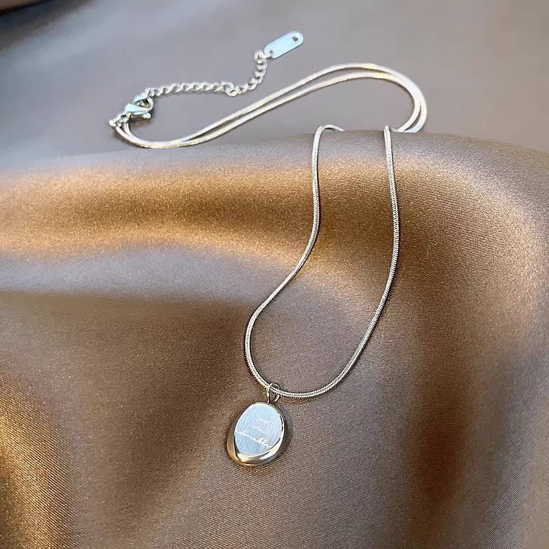 High-end Gold Pendant Titanium Steel Necklace Accessory