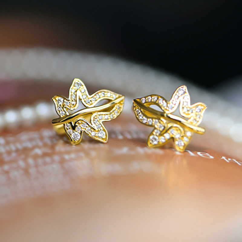 Micro Inlaid Zircon Leaves Maple Leaf Ear Clip Female