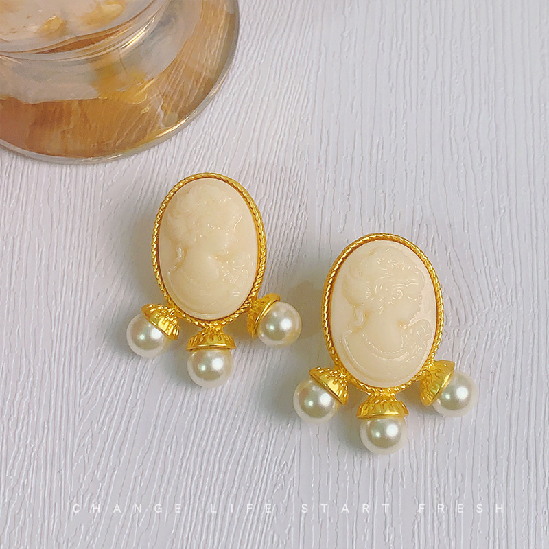 Silver Needle Oval Portrait Pearl Earrings Retro