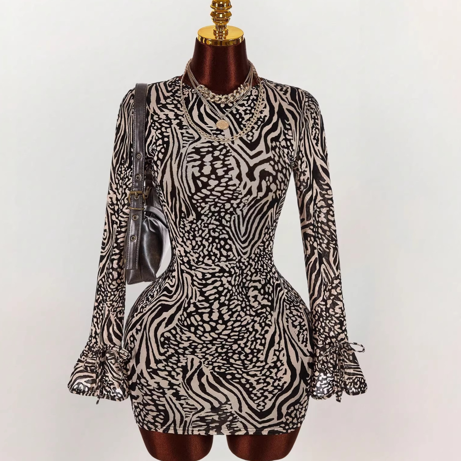 Contrast-color Instagram-style Crew-neck Dress With Flared Sleeves