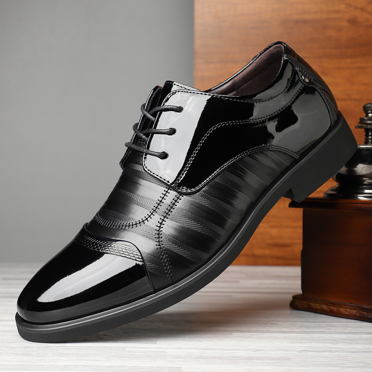 New Mens Stylish Trendy Leather Slip-on Shoes With A Unique Design