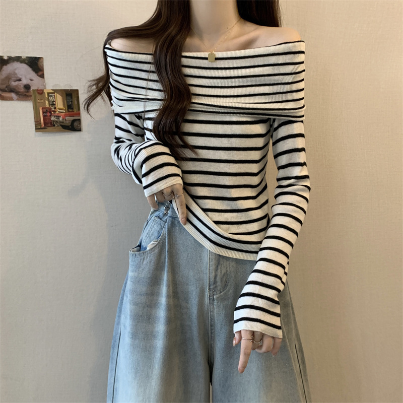 Title 10, Autumn New Off-shoulder Striped Sweater