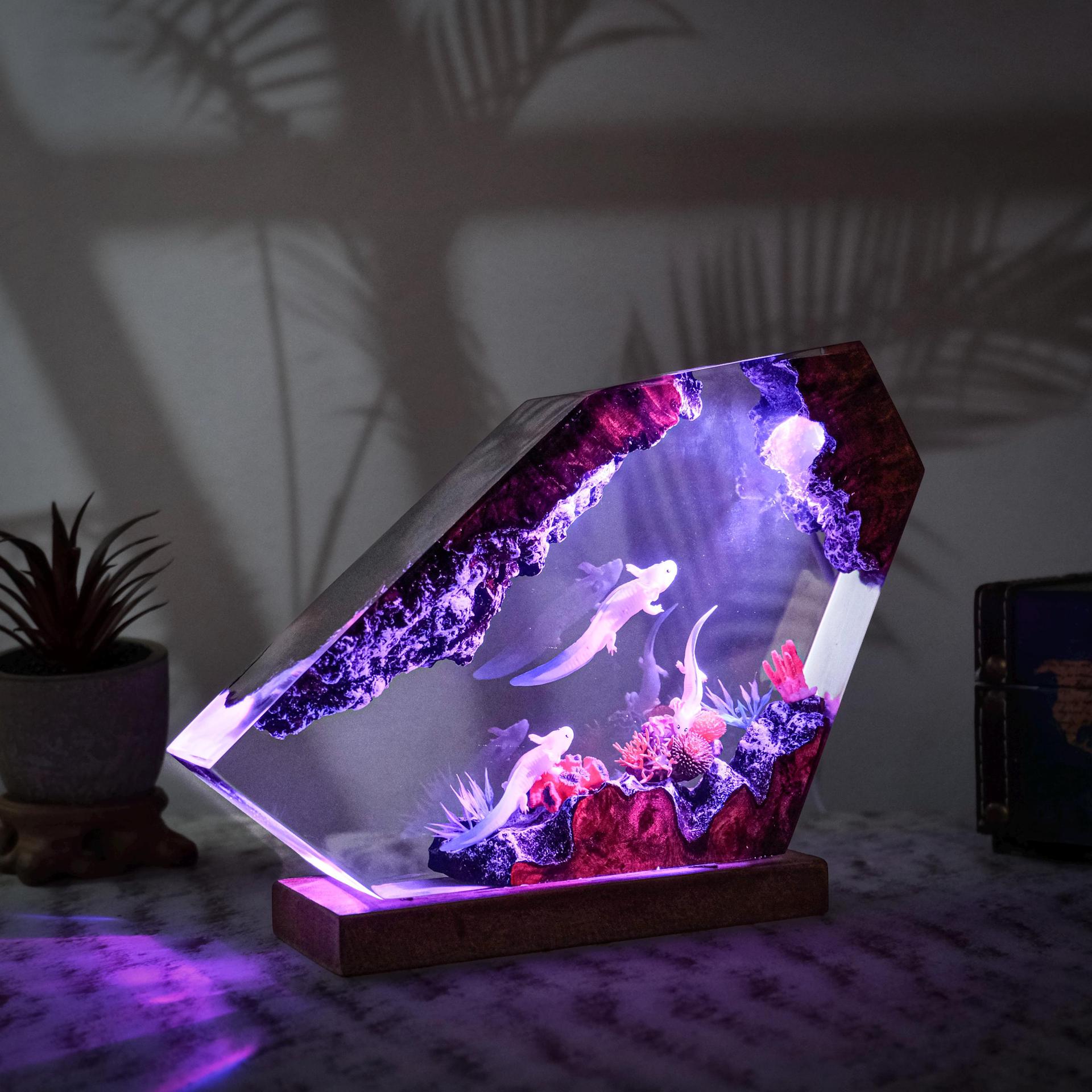 Salamander Shape Resin Table Lamp, picture 3 of 6