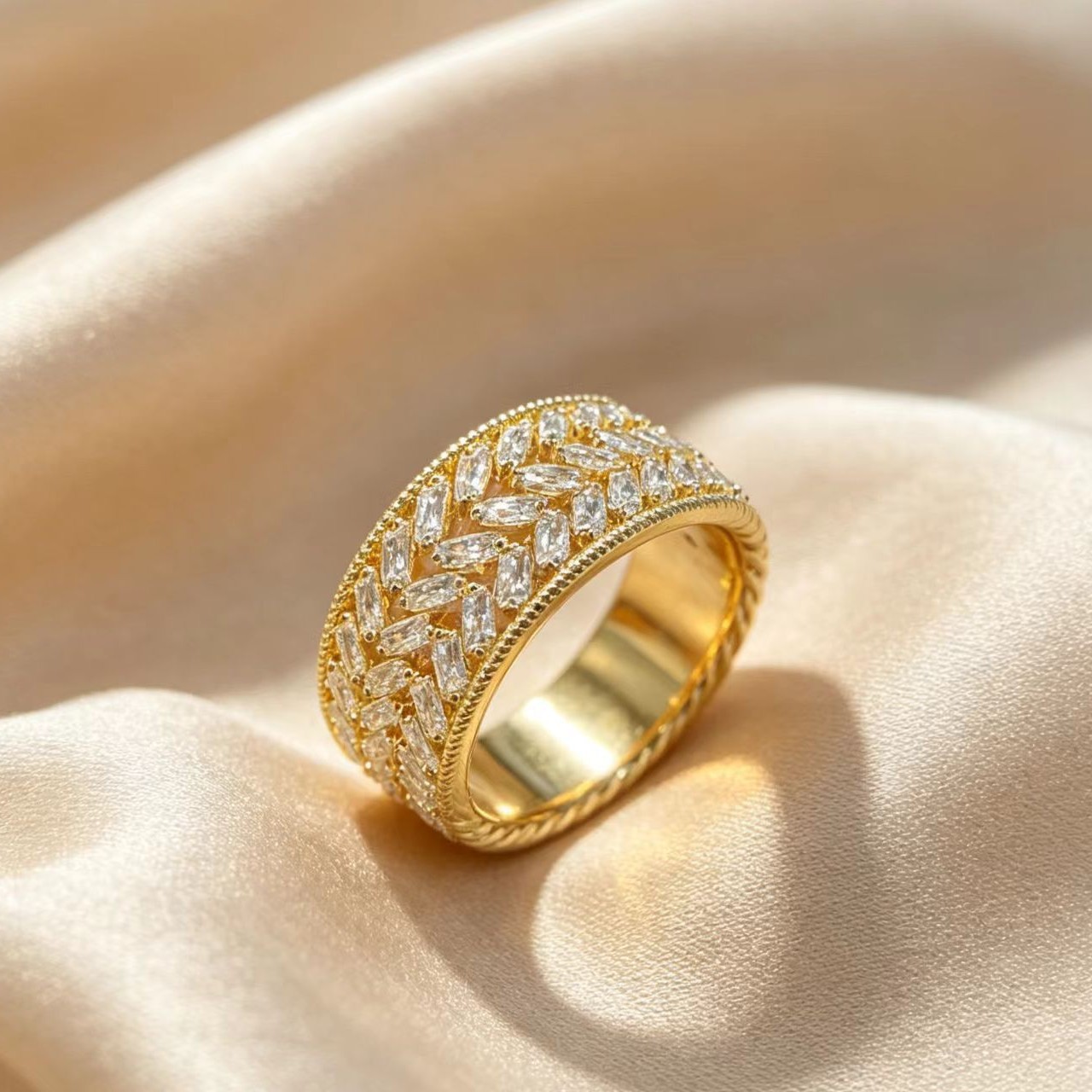 Heavy-industry High-end Fully Diamond-encrusted Zircon Open-ring