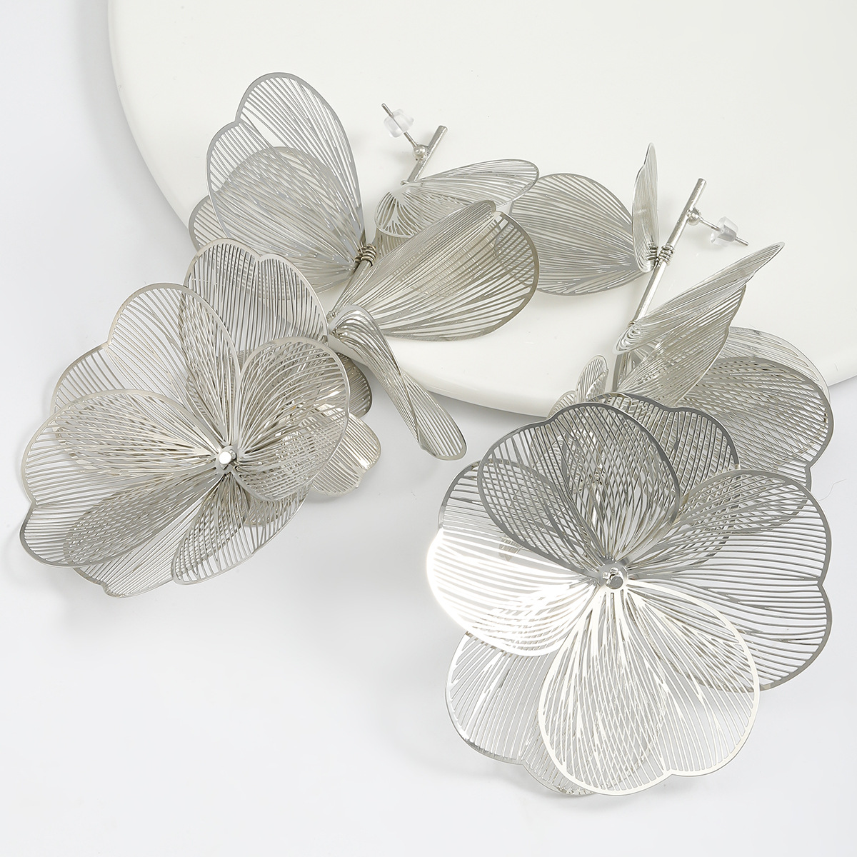 Flower Temperament Entry Lux Vintage Earrings Alloy Three-dimensional Flower Long