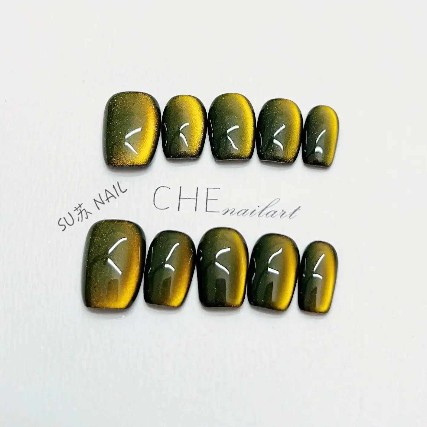 Dark Green Cat Eye Manicure Hand-worn Nail