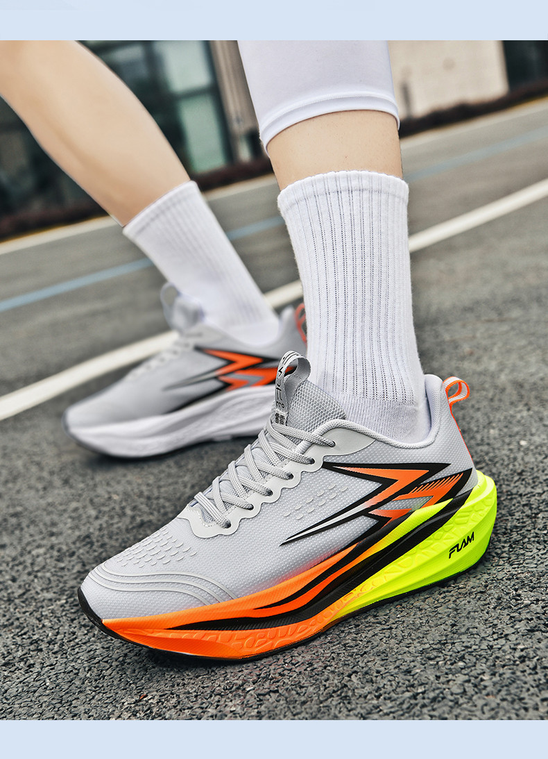 Lightweight carbon plate running shoes