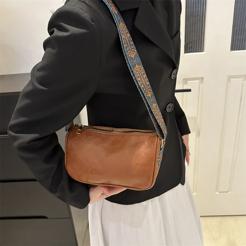 Niche Versatile Wide-strap Single-shoulder Boston Pillow Bag
