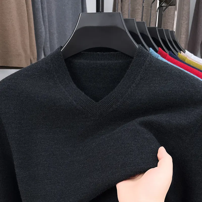 Mens Casual Slim-fit V-neck Solid-color Bottoming Top