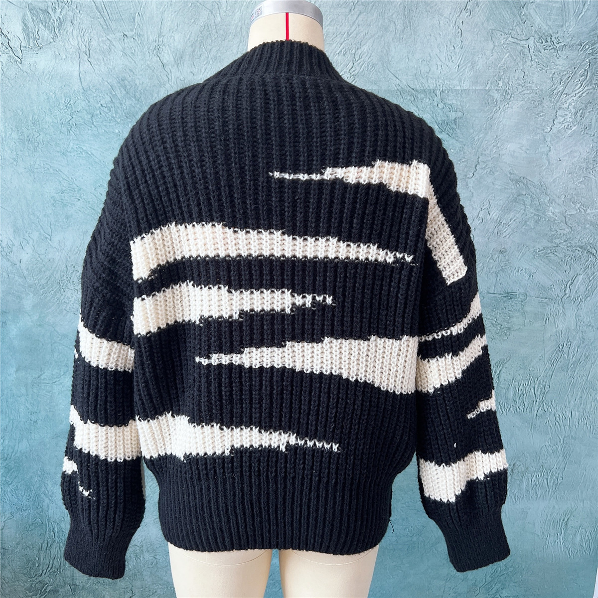 Title 15, Round Neck Long Sleeve Irregular Stripe Contras...