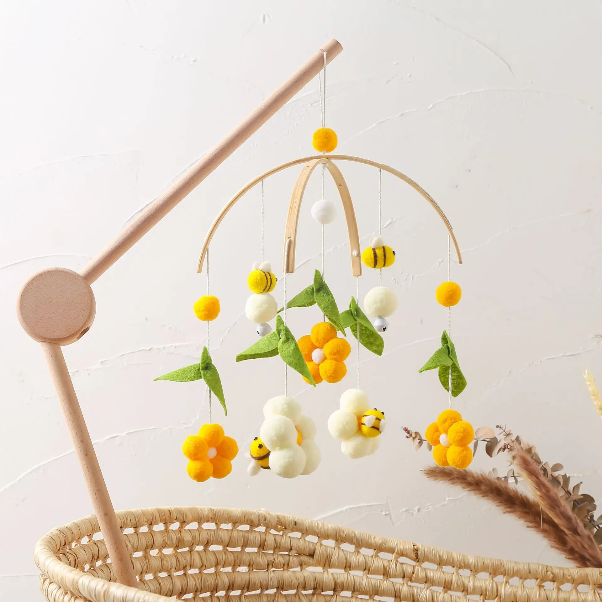 Biting Bee Flower Crib Toy Rattle Bed