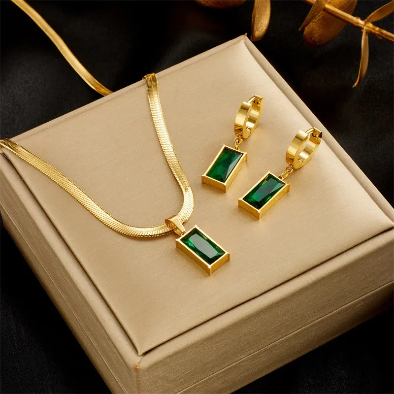 Blade Chain Advanced Sense of Light Luxury Emerald Zircon