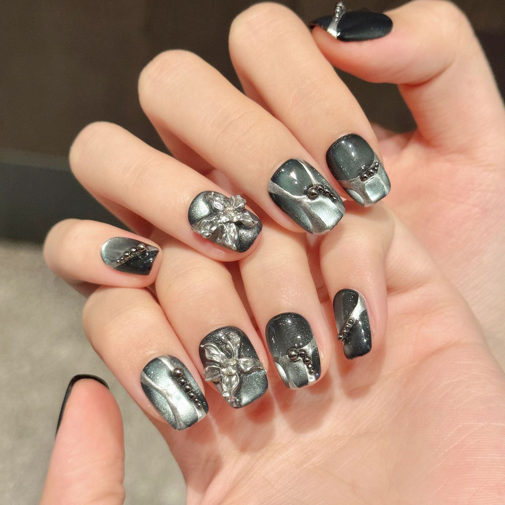 Creative Handcrafted Carved-Design Cat-Eye Short Nails
