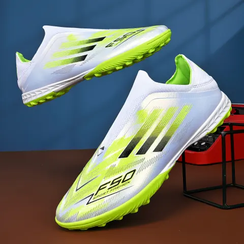 Low-cut Long-stud Outdoor Soccer Cleats