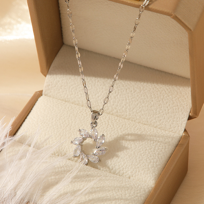 Womens French-style Full-Diamond Floral Wreath Necklace