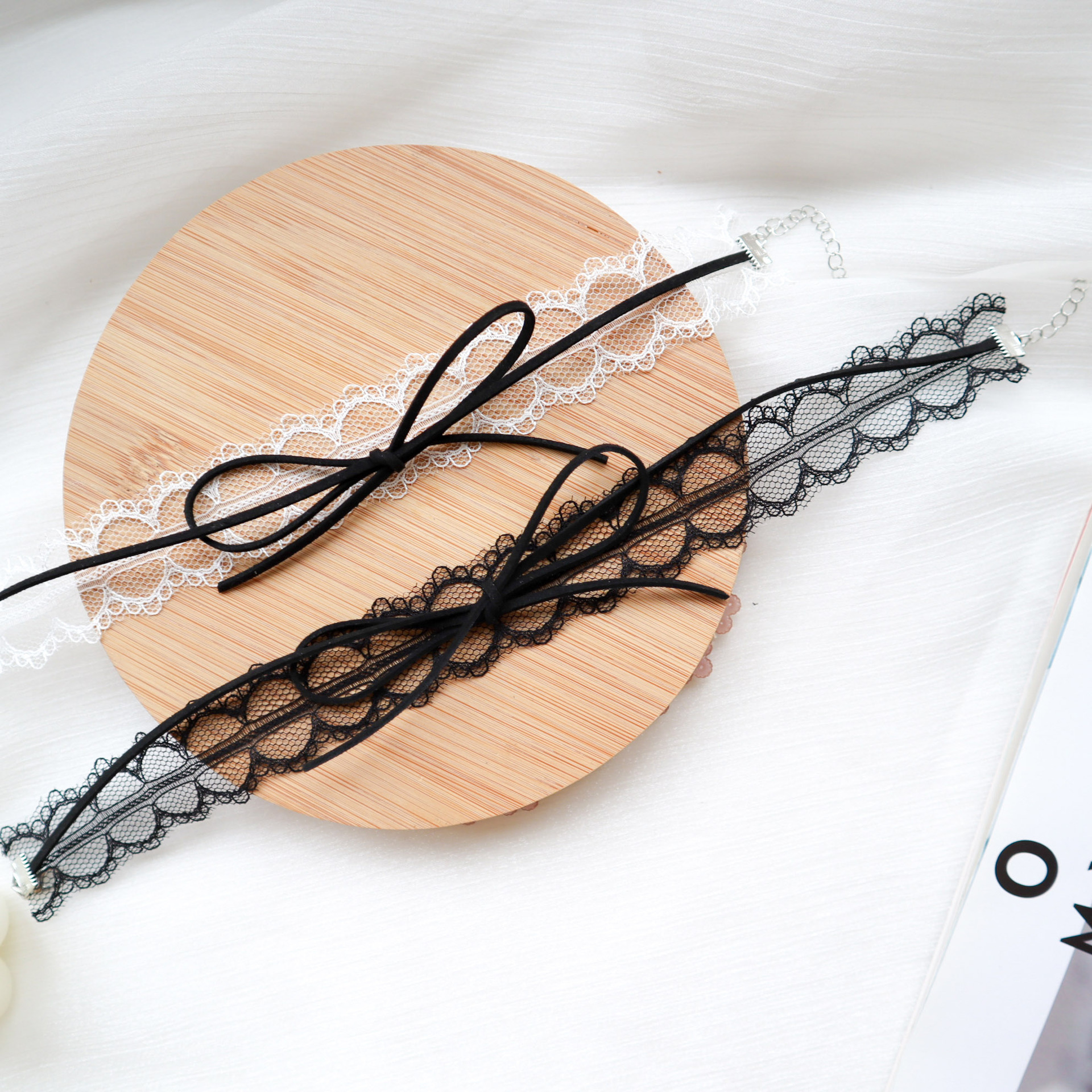 White And Black Lace Lace-up Short Clavicle Chain