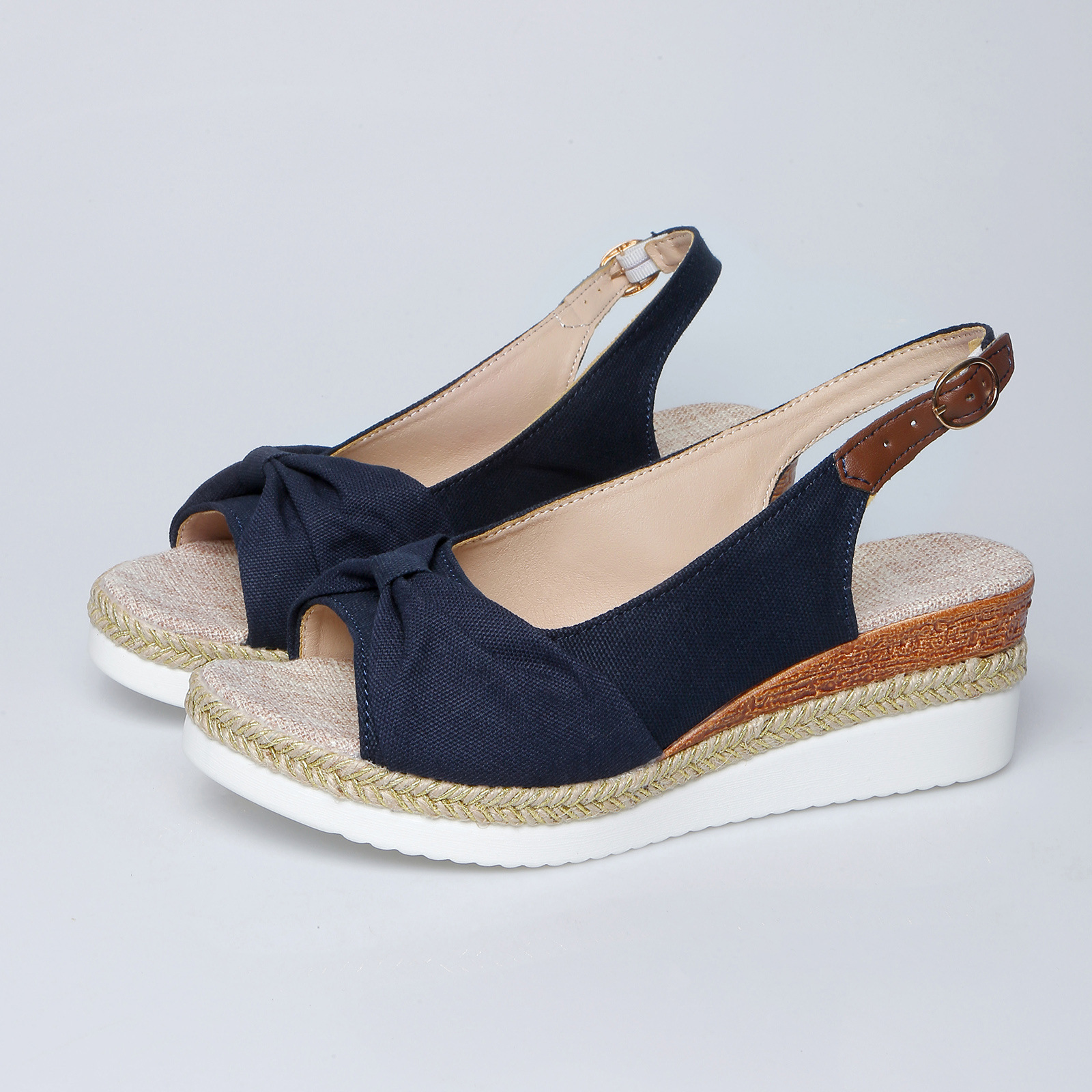 https://cf.cjdropshipping.com/quick/product/0f32f438-e01c-4ffe-9b7c-5f759e4abd86.jpg