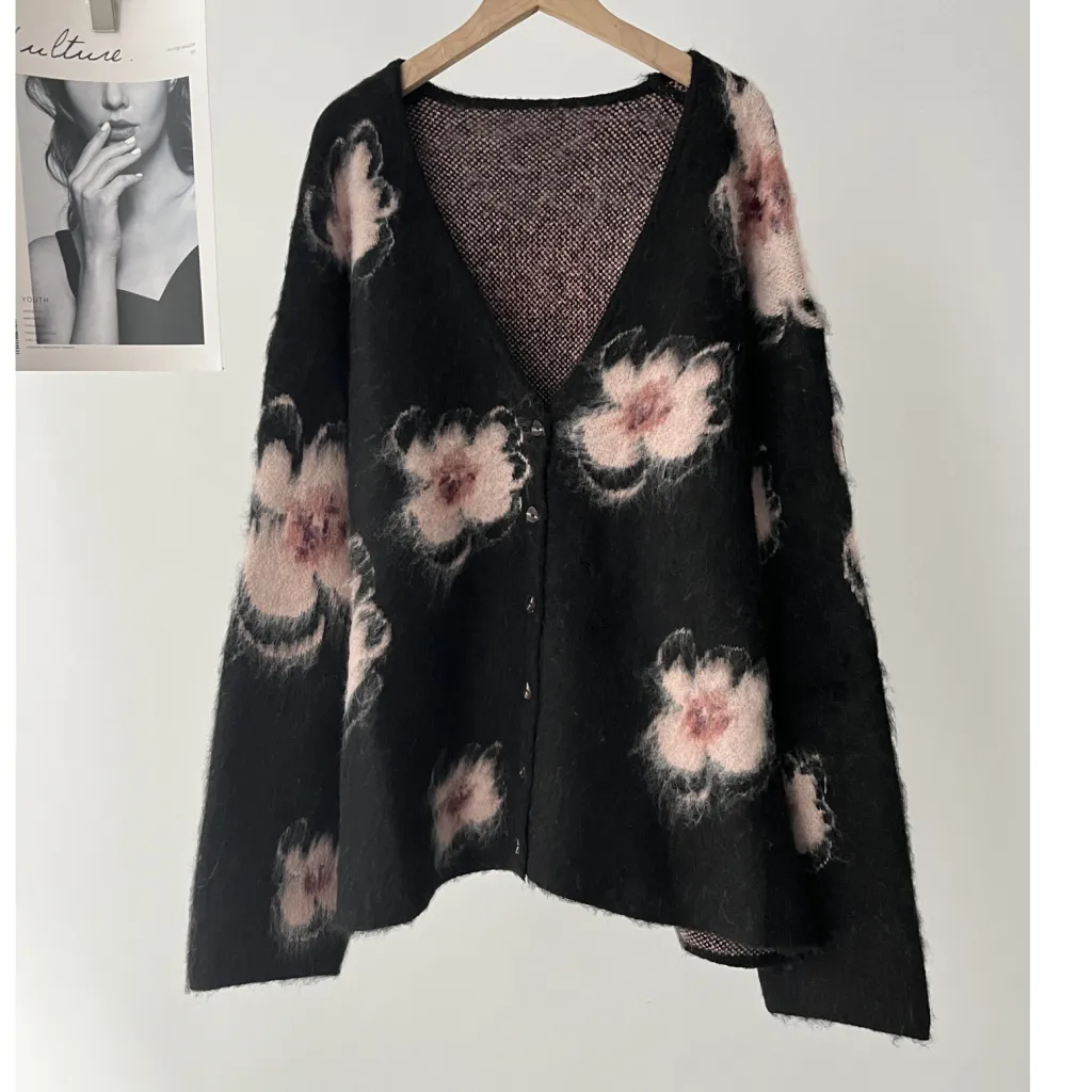 Women's Autumn And Winter New Flower Sweater Coat Top - Black