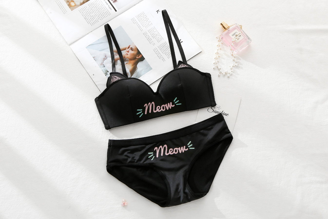 Title 2, Meow Girl halve cup draadloze push-up bh set, v...