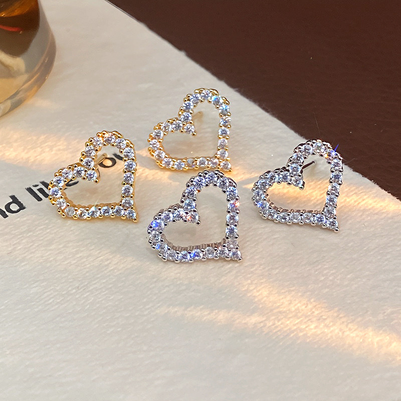 Korean-style Fashionable And Elegant Hollowed-out Heart Stud Earrings