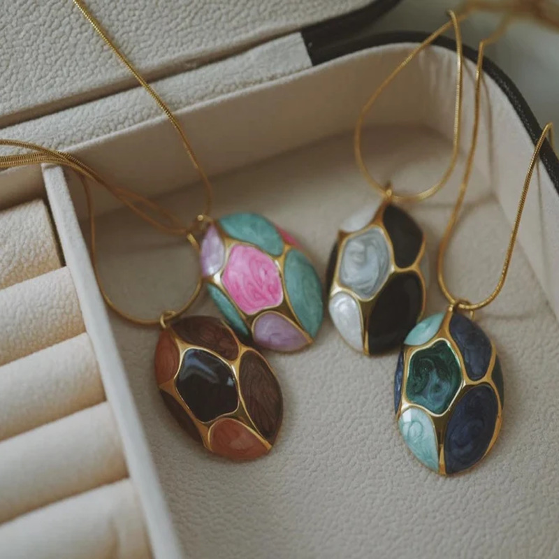 18k Gold-plated Clavicle Chain With A Stainless Steel Oil-drop Oval Pendant