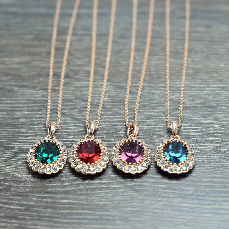 Oval Color Short Clavicle Necklace in Platinum Green