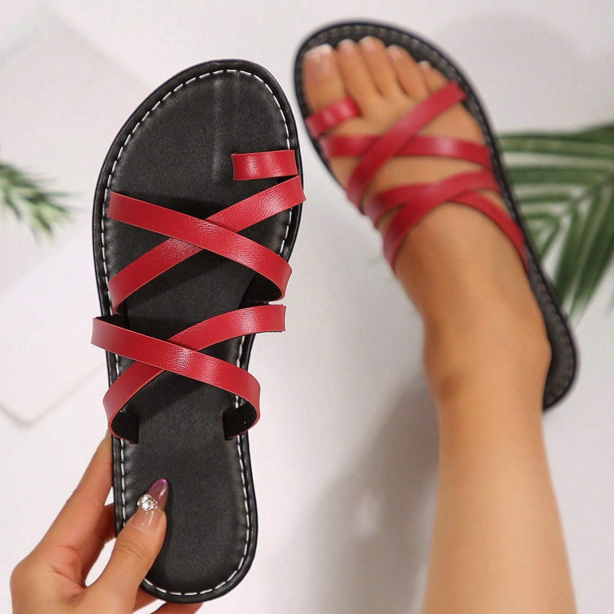 Women's Toe-post Beach Sandals Cross-strap Flat Sole