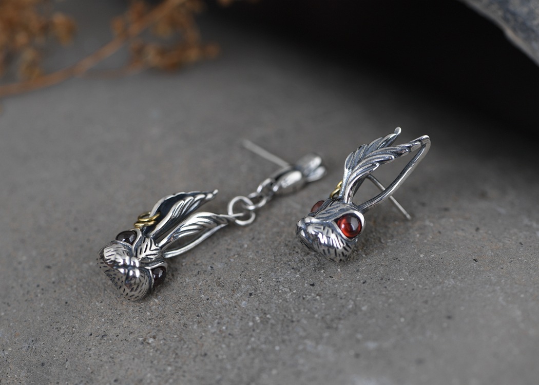 Women's Retro Art Rabbit Pendant Stud Earrings