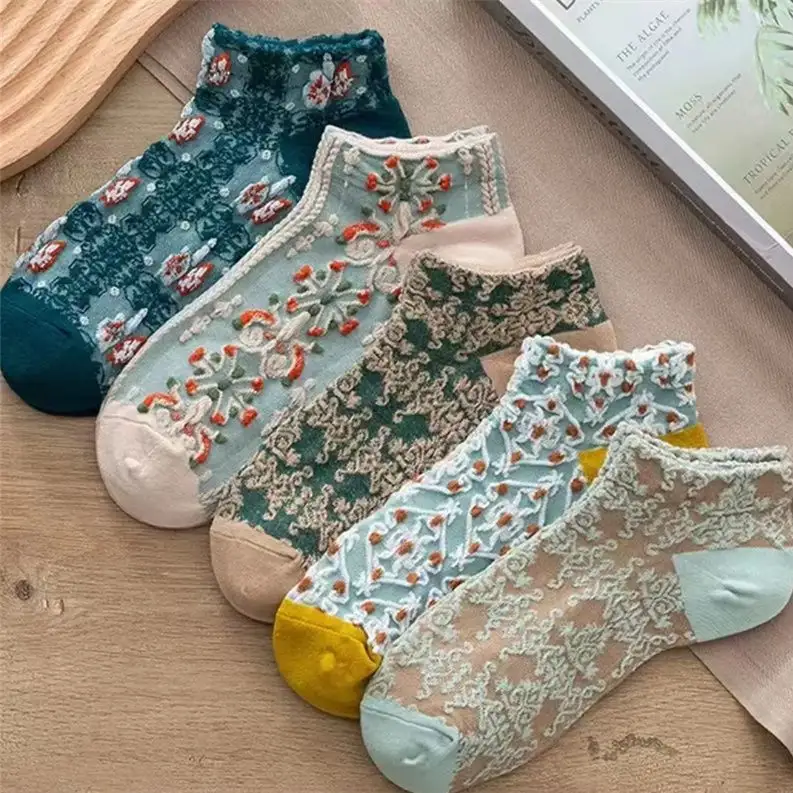 Women's 3D Embossed Ethnic-Style Low-Cut Invisible Socks