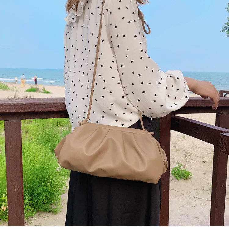 Title 2, Women Simple Dumplings Messenger Bag