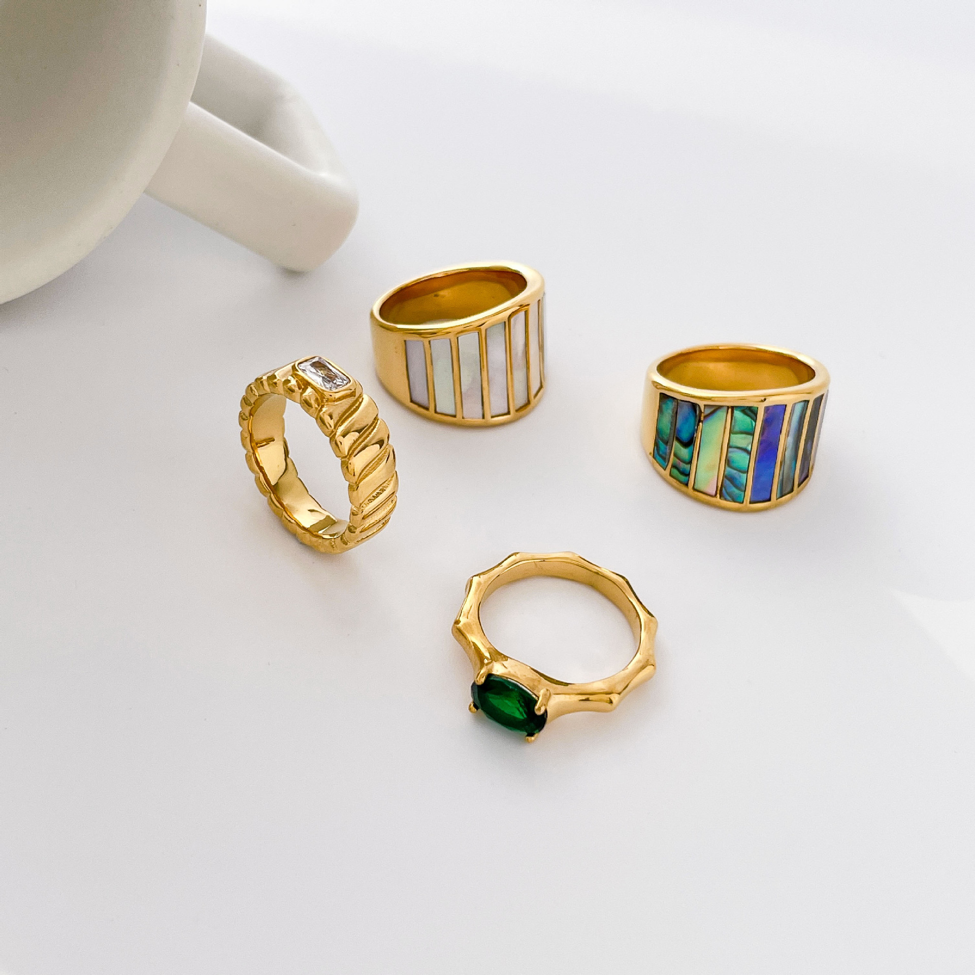 Simple Design Bamboo Green Zircon Inlaid Striped Shell Abalone Shell Ring