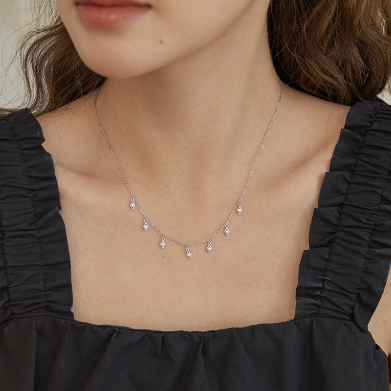 Babys-breath Pendant Clavicle Chain, Niche Design, Womens Necklace thumbnail 4