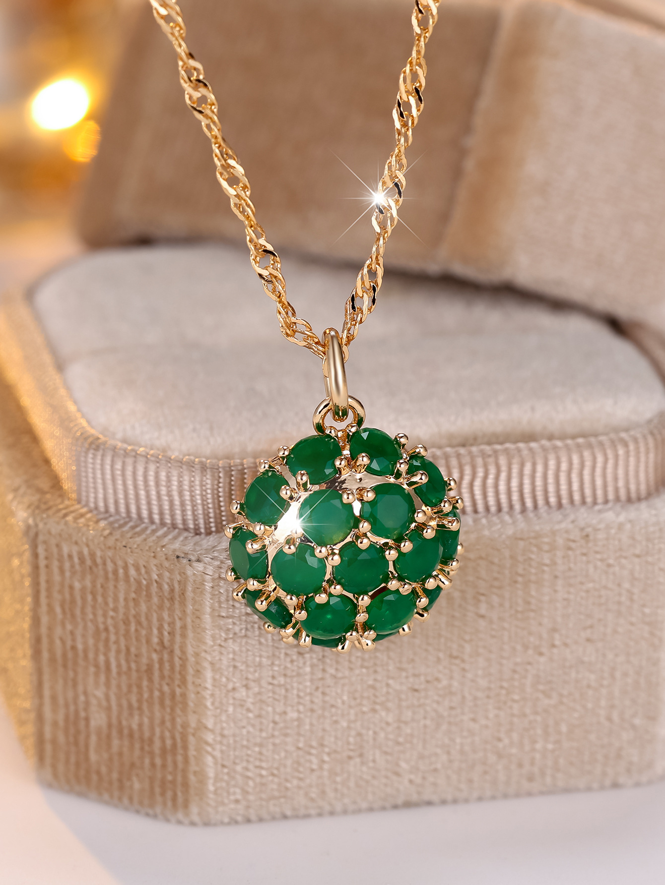 Hot Sale In Europe And America Exquisite Round Emerald Full Diamond Necklace