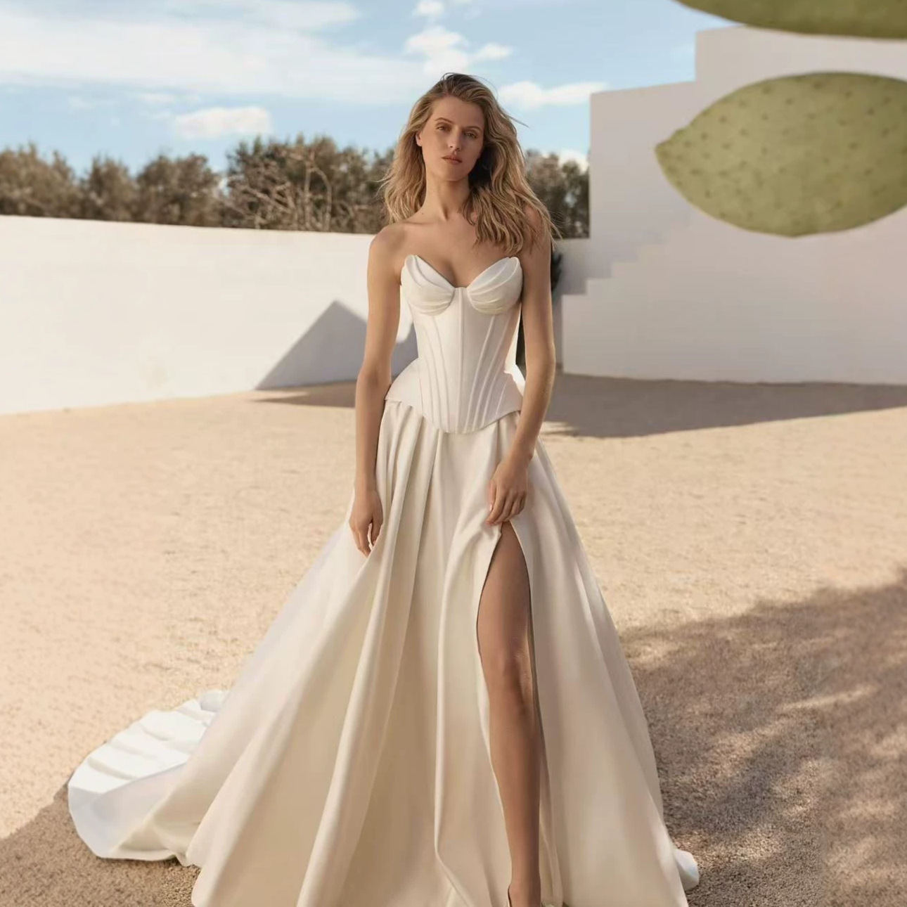 French-style Strapless Satin Bridal Wedding Dress With A Detachable Train