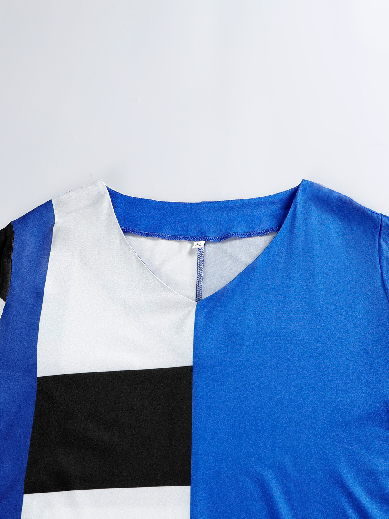 Bell Sleeve Positioning Printed V-neck Plus Size Sheath Dress