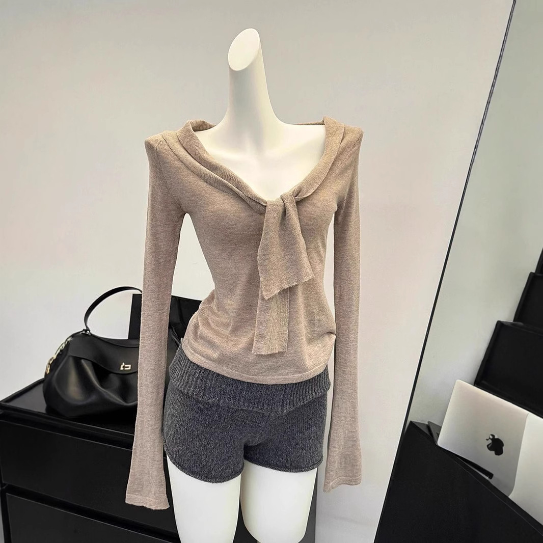 Khaki-colored Ribbed V-neck Long-sleeved Knit Sweater