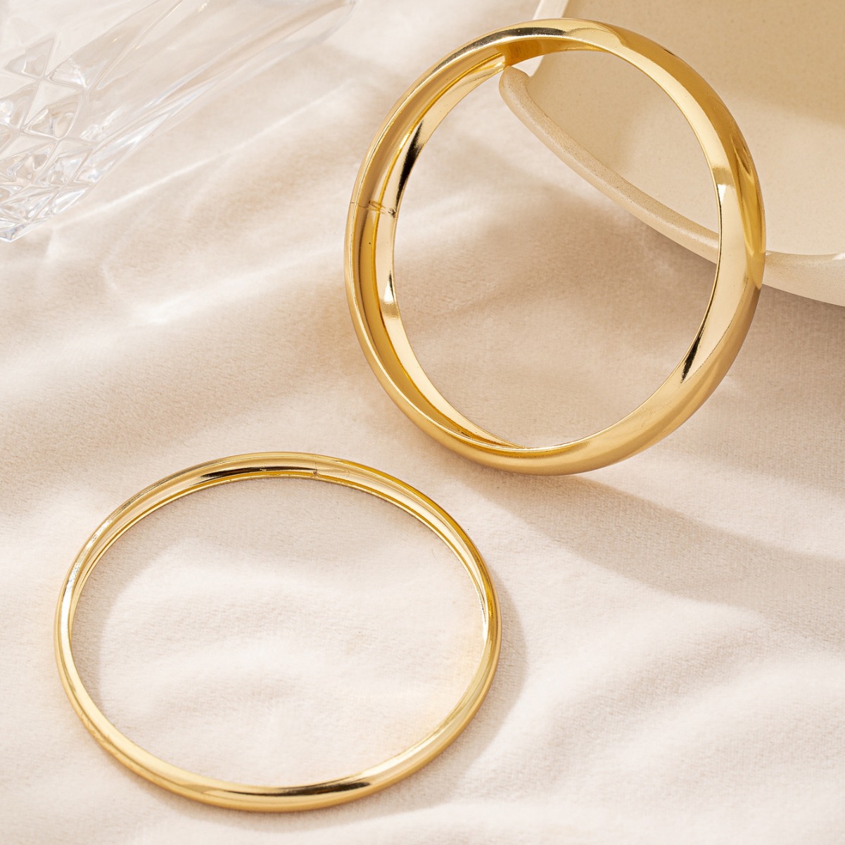 Exaggerated Minimalist Traditional High-gloss Bracelet