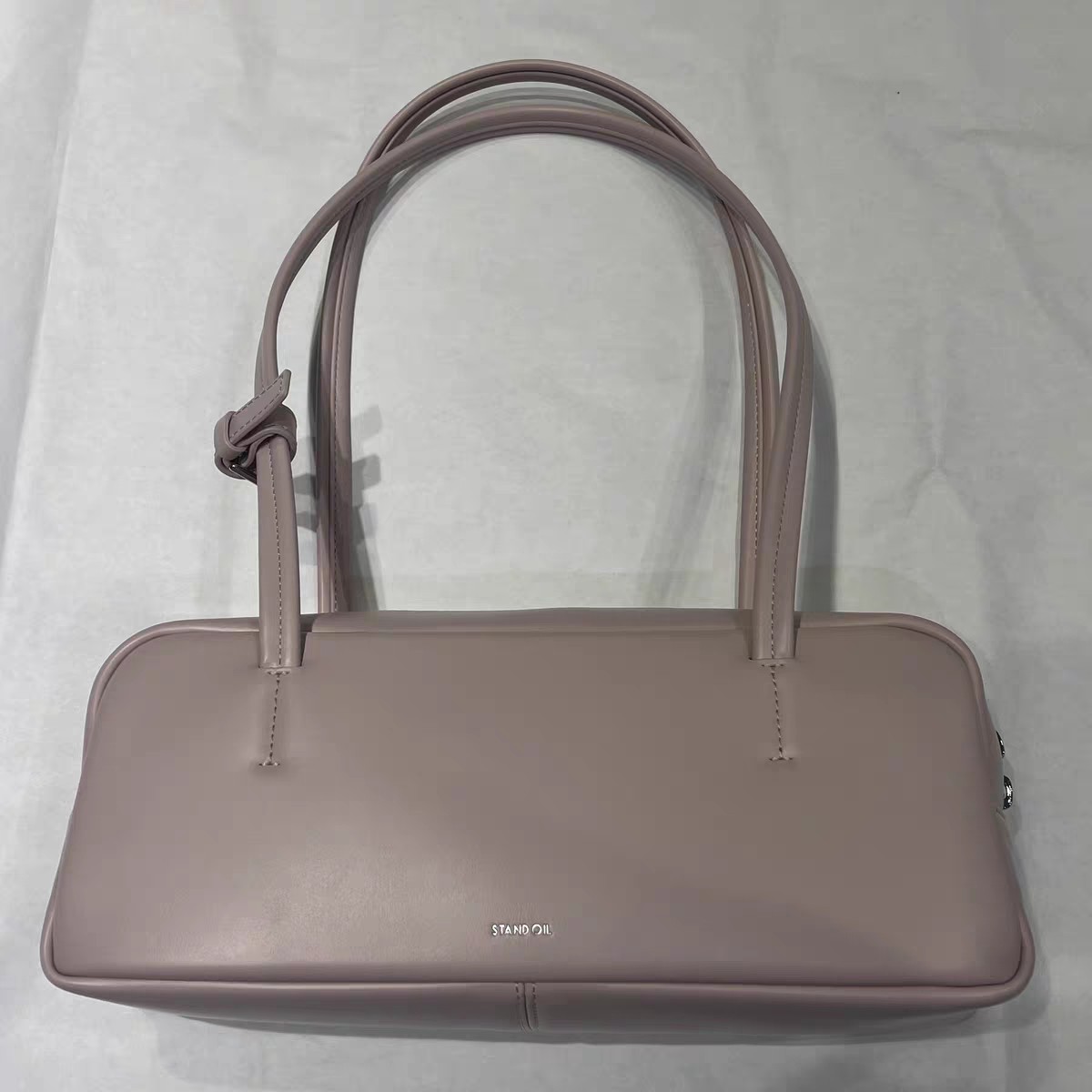 French Baguette-style Niche Underarm Tote