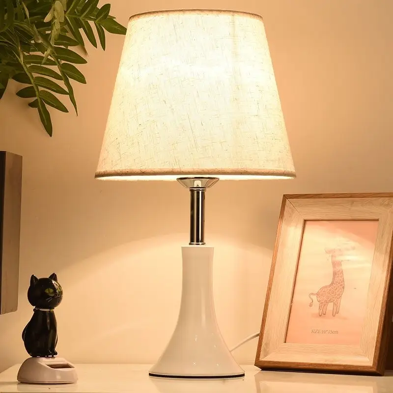 Simple Study Living Room And Bedroom Bedside Creative Eye Protecting Table Lamp