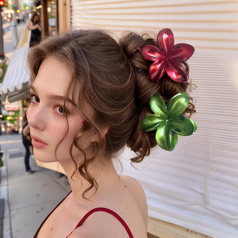 Title 9, Christmas Barrettes Plumeria Rubra Grip Loose Clip