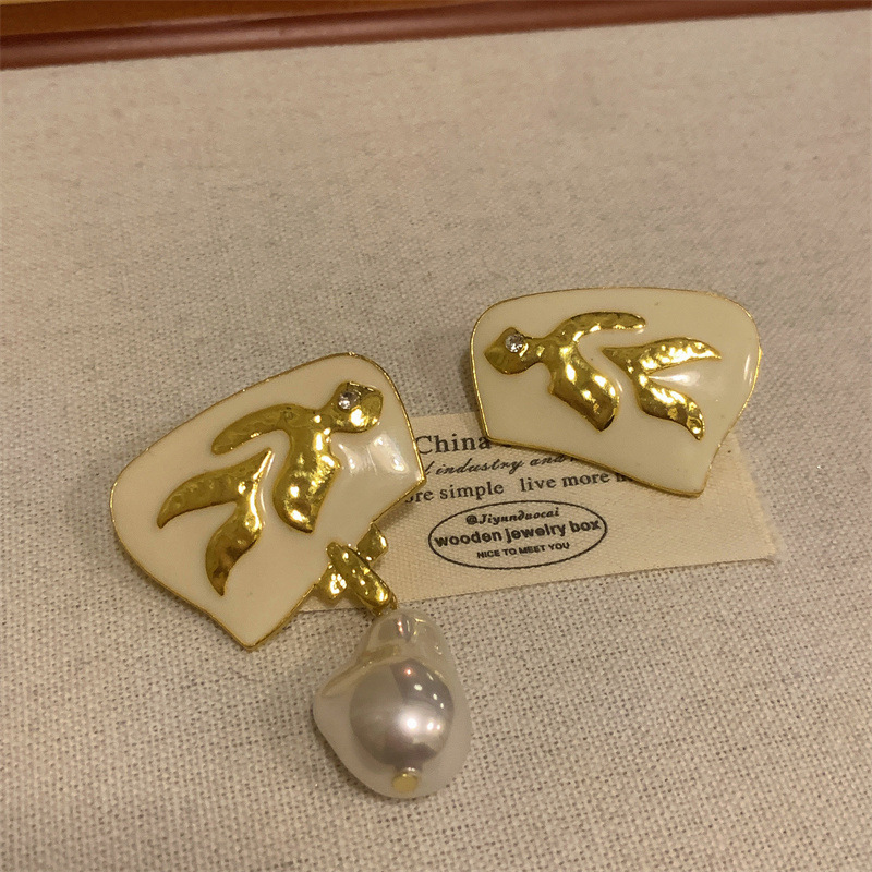 Pearl Pendant Asymmetric Earrings Women